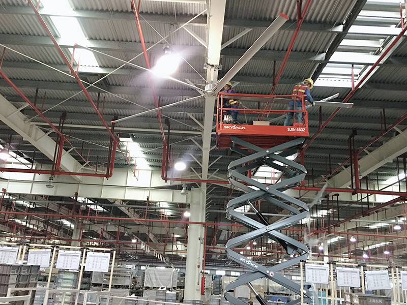 instalación en el sitio de ventiladores de techo industriales de accionamiento directo servo